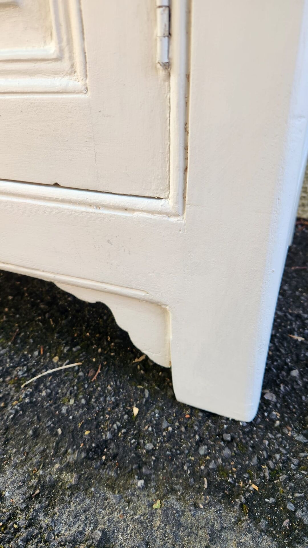 Très beau meuble parisien 2 portes en hêtre peint en gris très clair 1