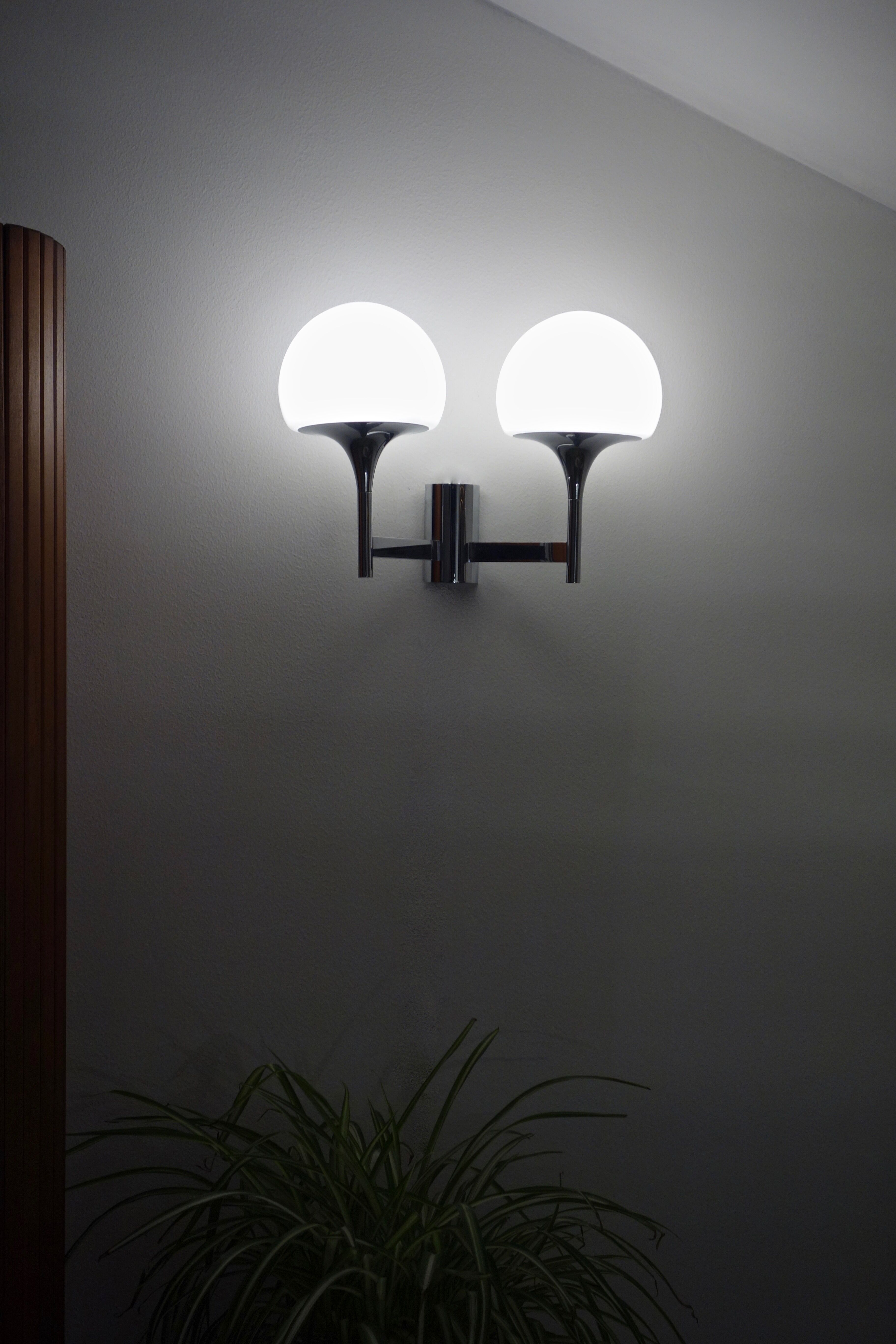 Italian wall sconce Sciolari from the 1960s