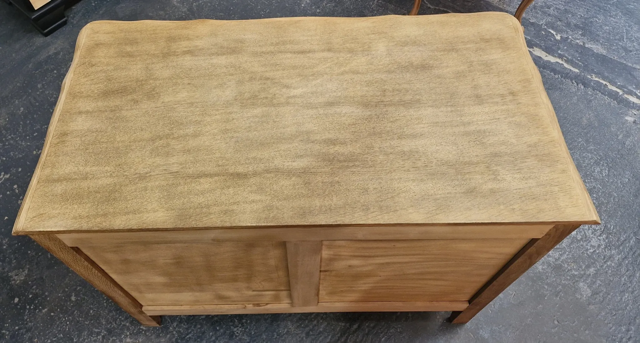 Wooden chest of drawers