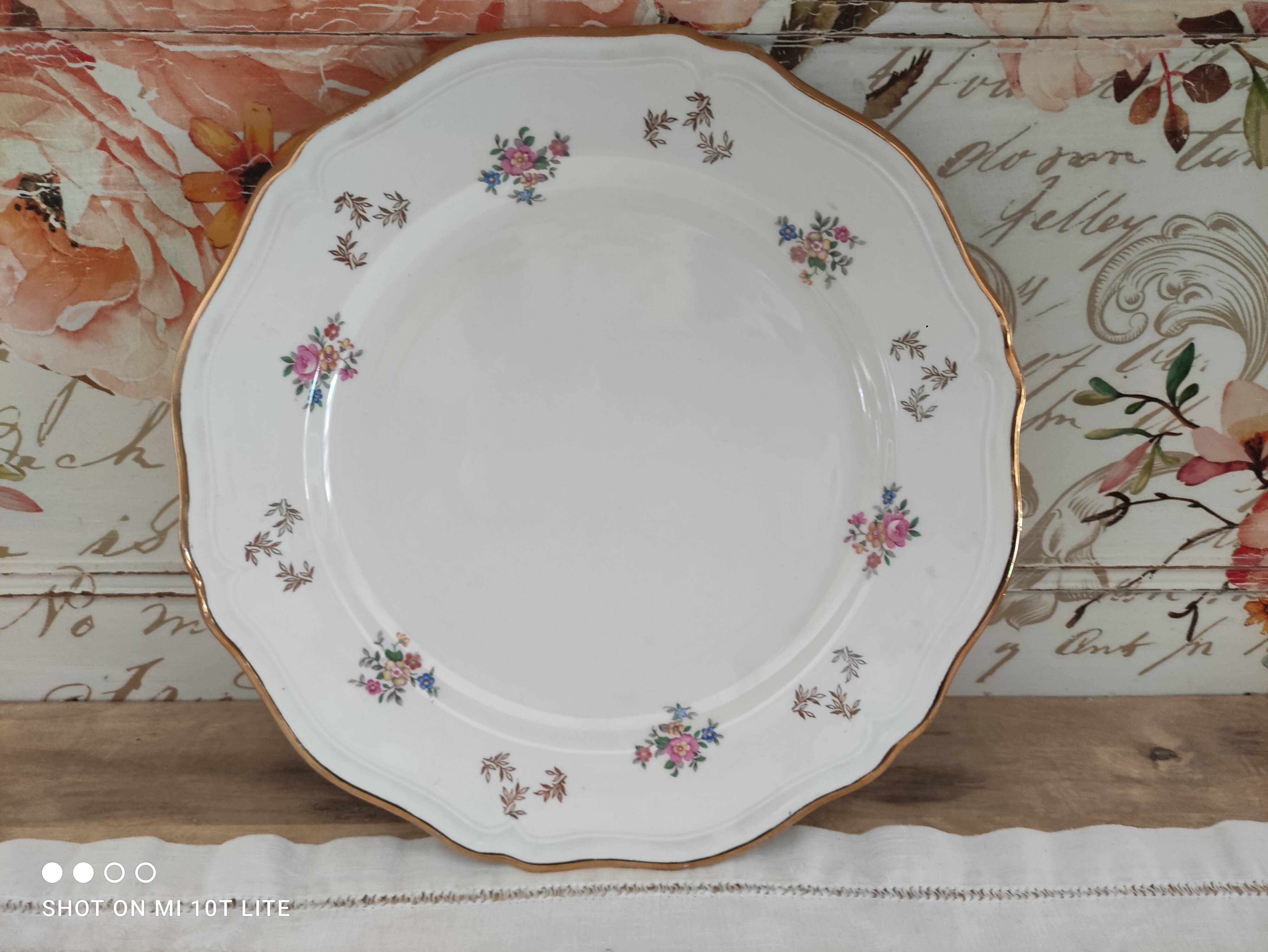 Plat rond L'Amandinoise décor floral
