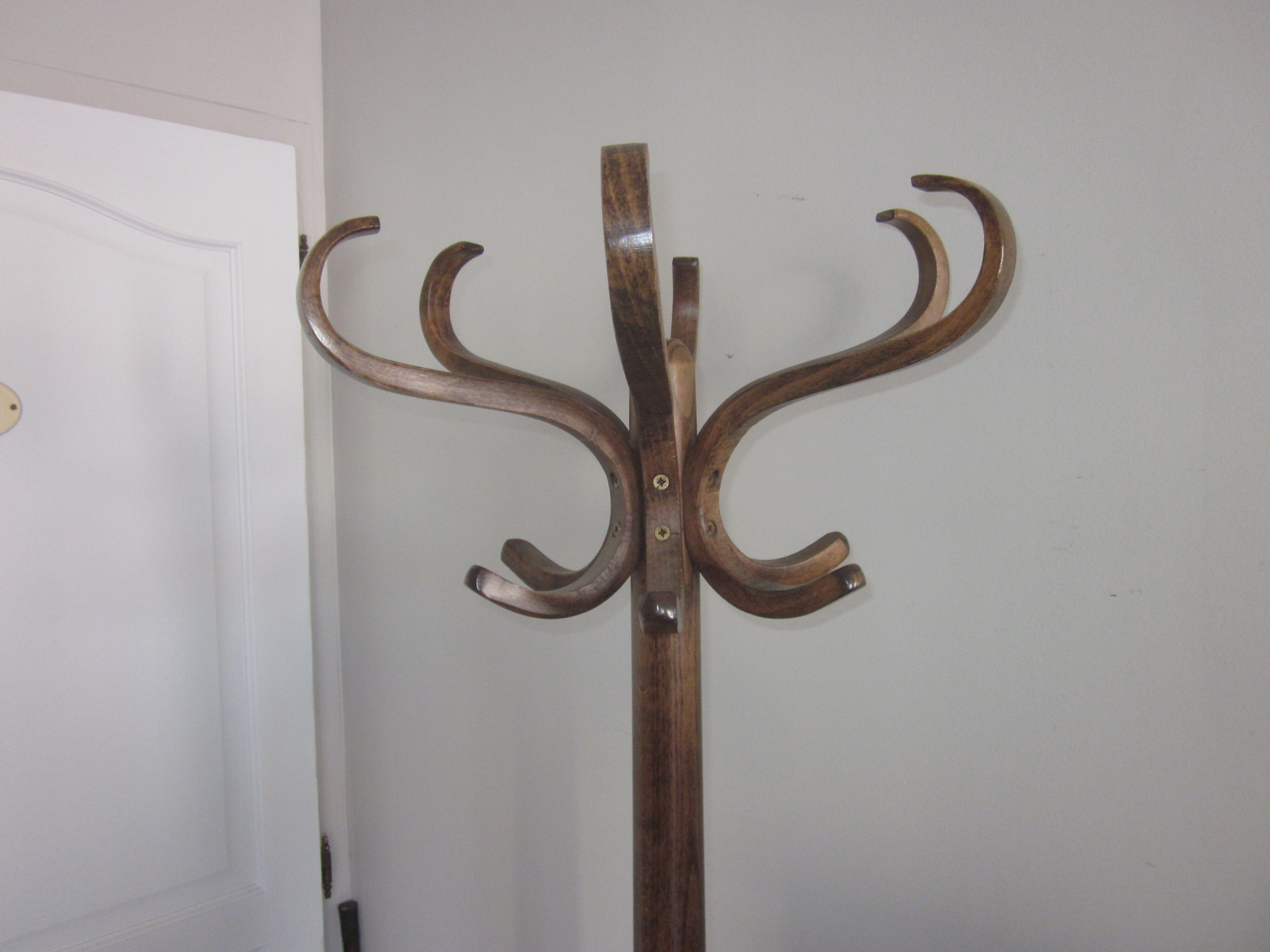 Baumann parrot coat rack