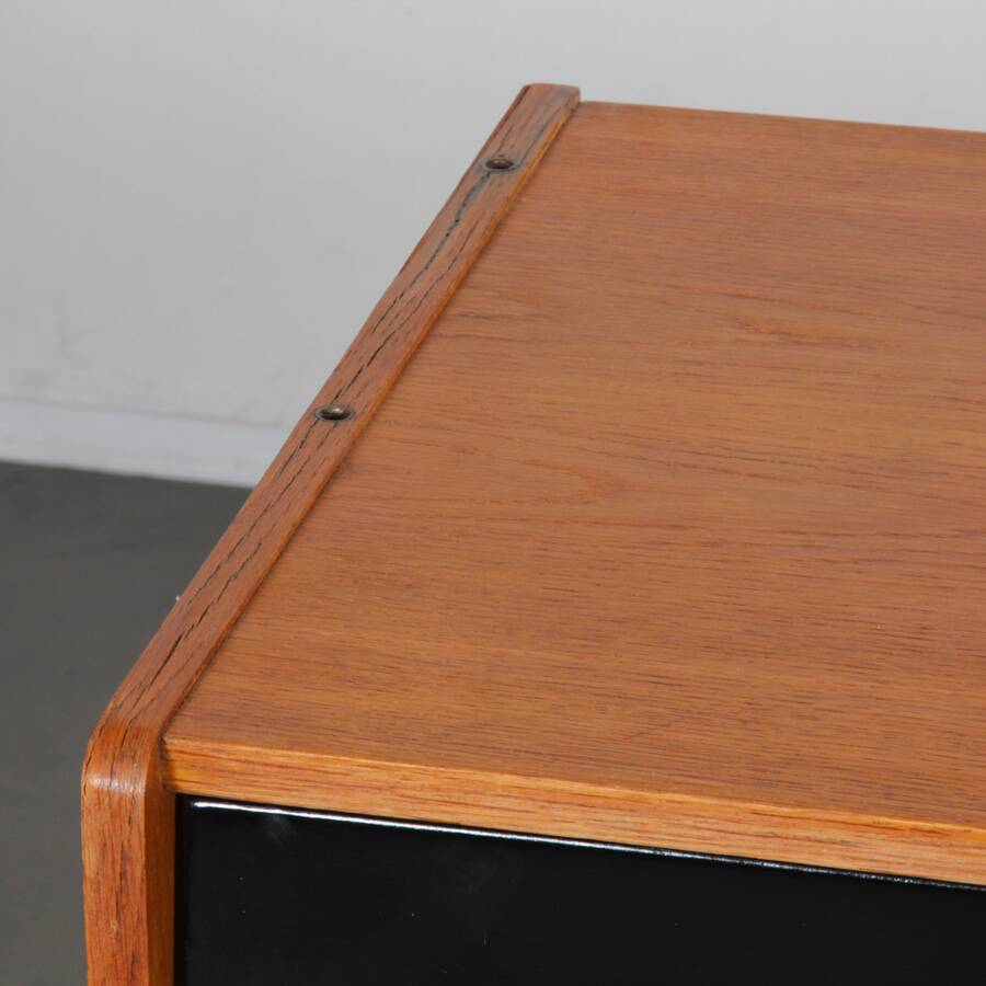 Commode jaune et noire, modèle U-453,  par Jiri Jiroutek, 1960