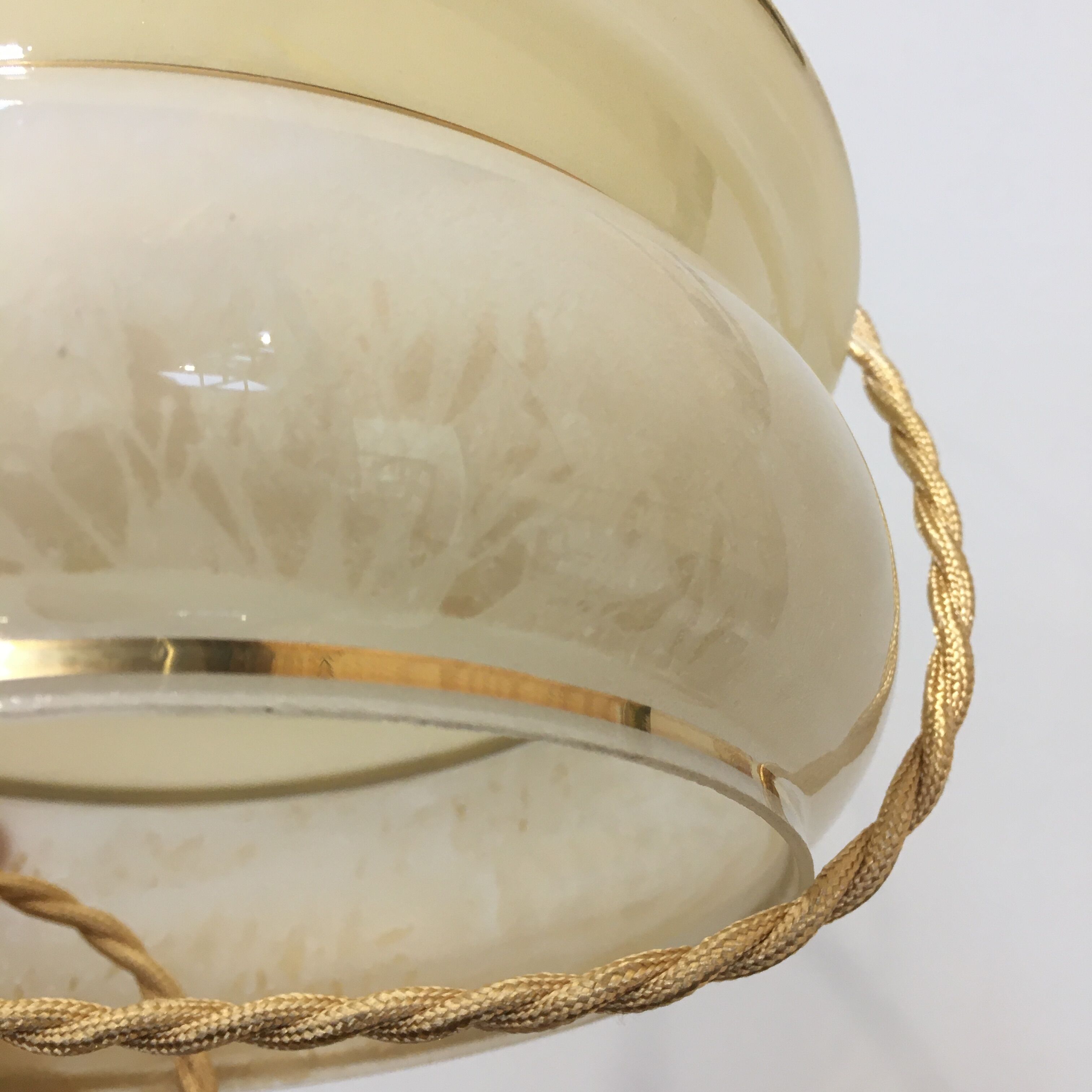 Art Deco hanging yellow-beige and golden edé