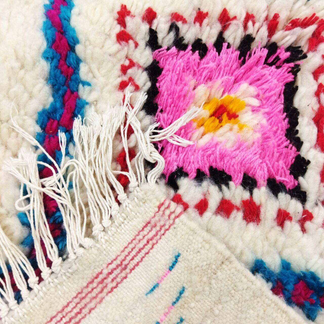 Azilal Berber rug in handmade wool 255 X 153 CM