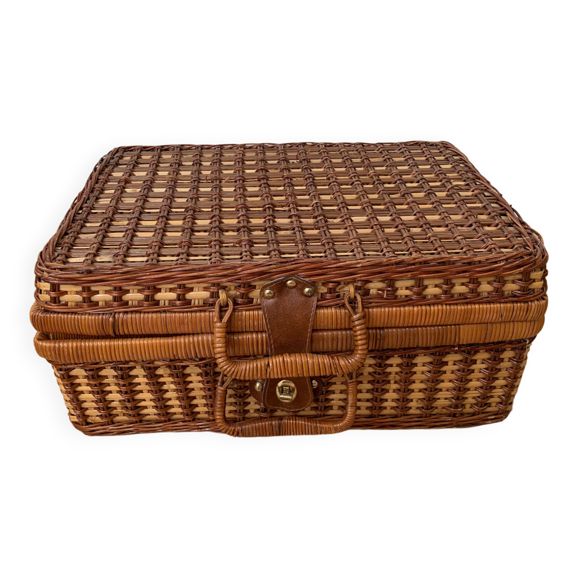 Rattan picnic basket - vintage