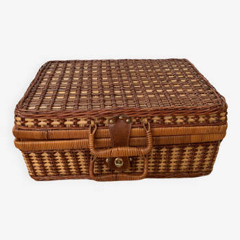 Rattan picnic basket - vintage