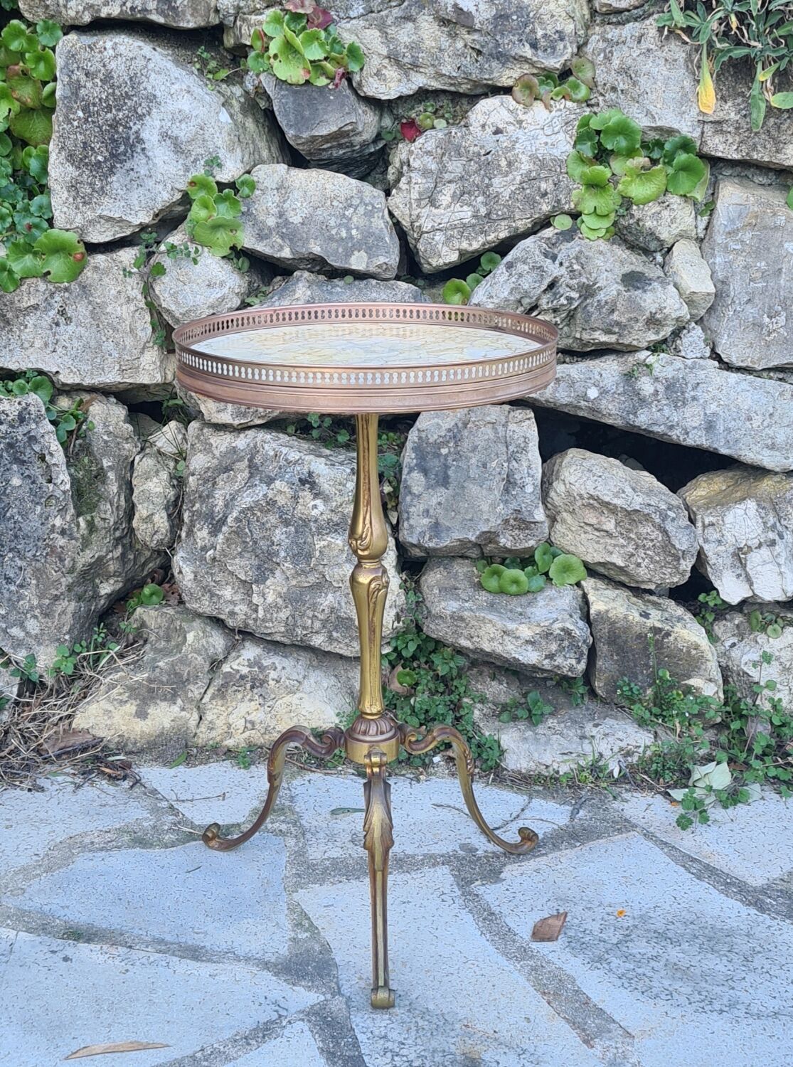 Small gueridon with marble plaque