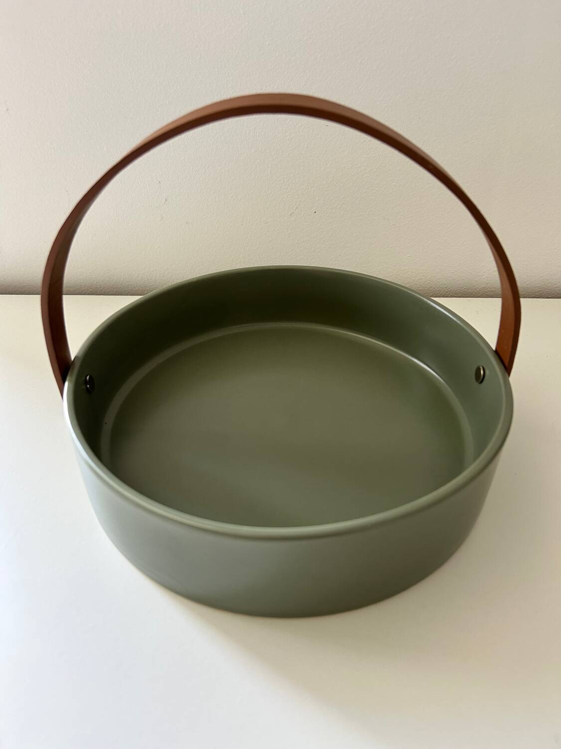 Scandinavian plateau with leather handle