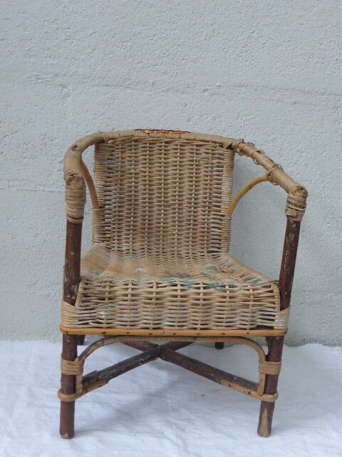Charming small armchair in rattan and wicker childrens former