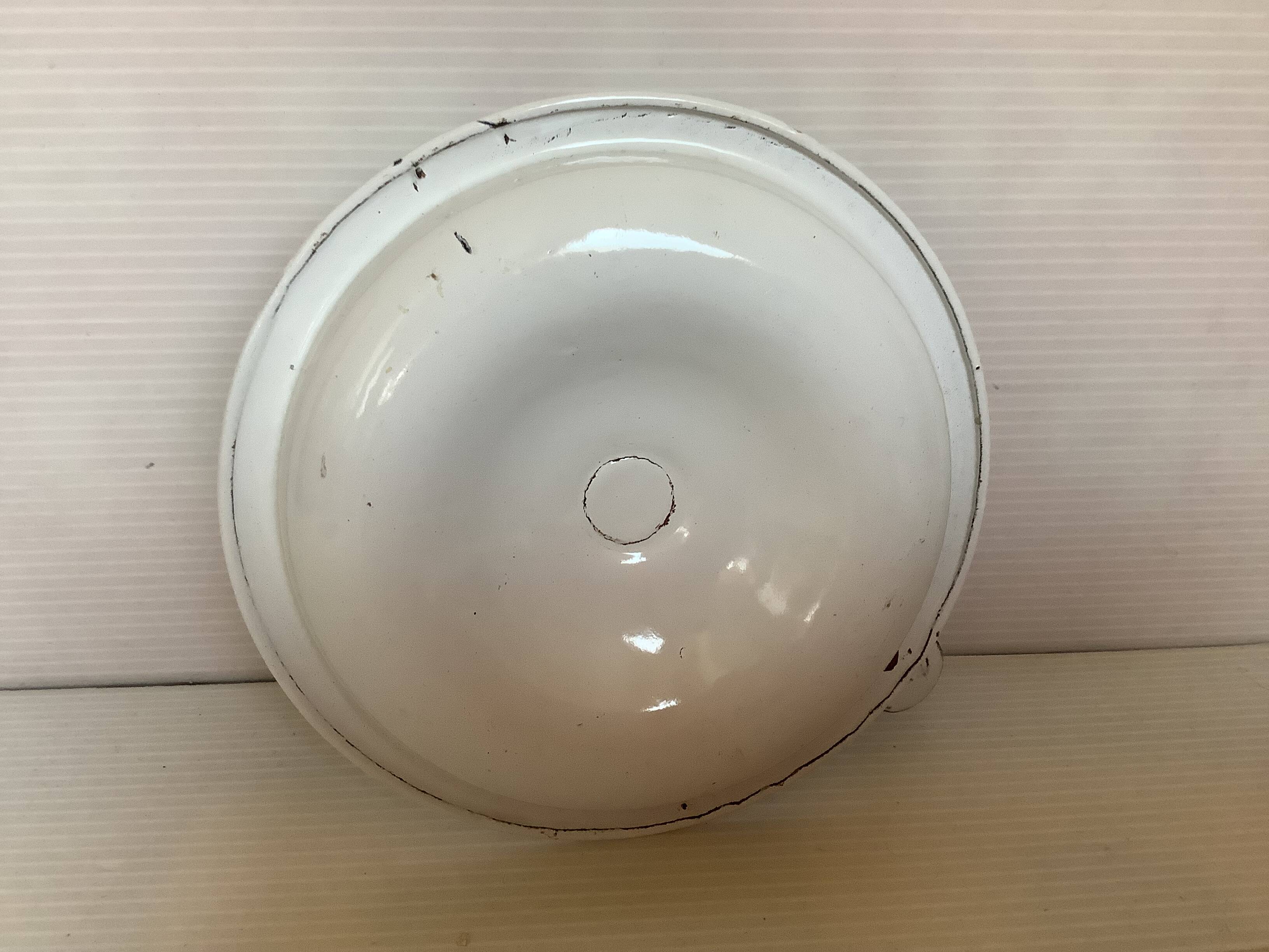 Cave rat candle holder in enamelled sheet metal