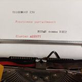 Machine à écrire Jaune Underwood 130 - vintage 70 RARE