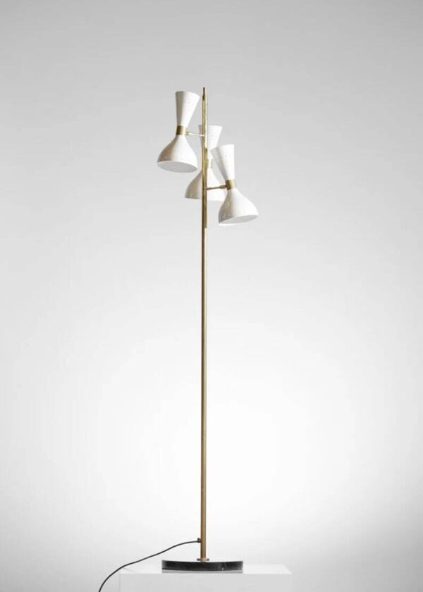 Lampadaire en laiton de style italien du milieu du siècle avec base et abat-jour en forme de cône - MCM fait à la main