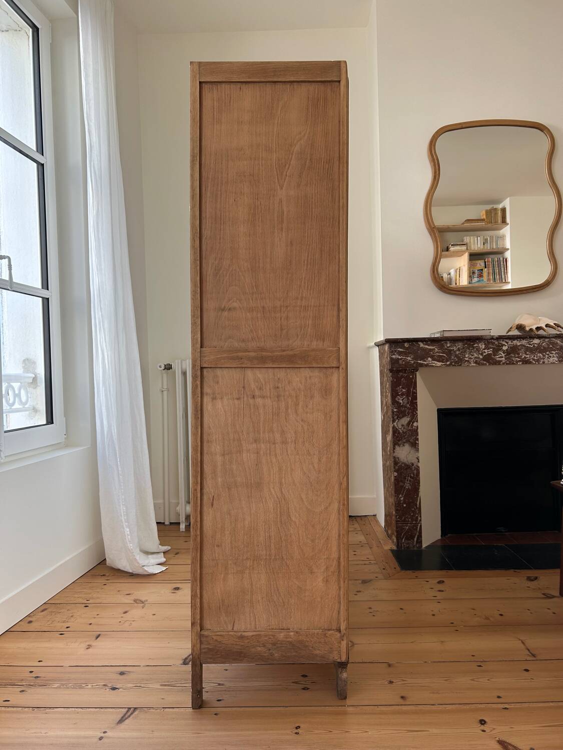 Glass cabinet in raw oak (renovated)