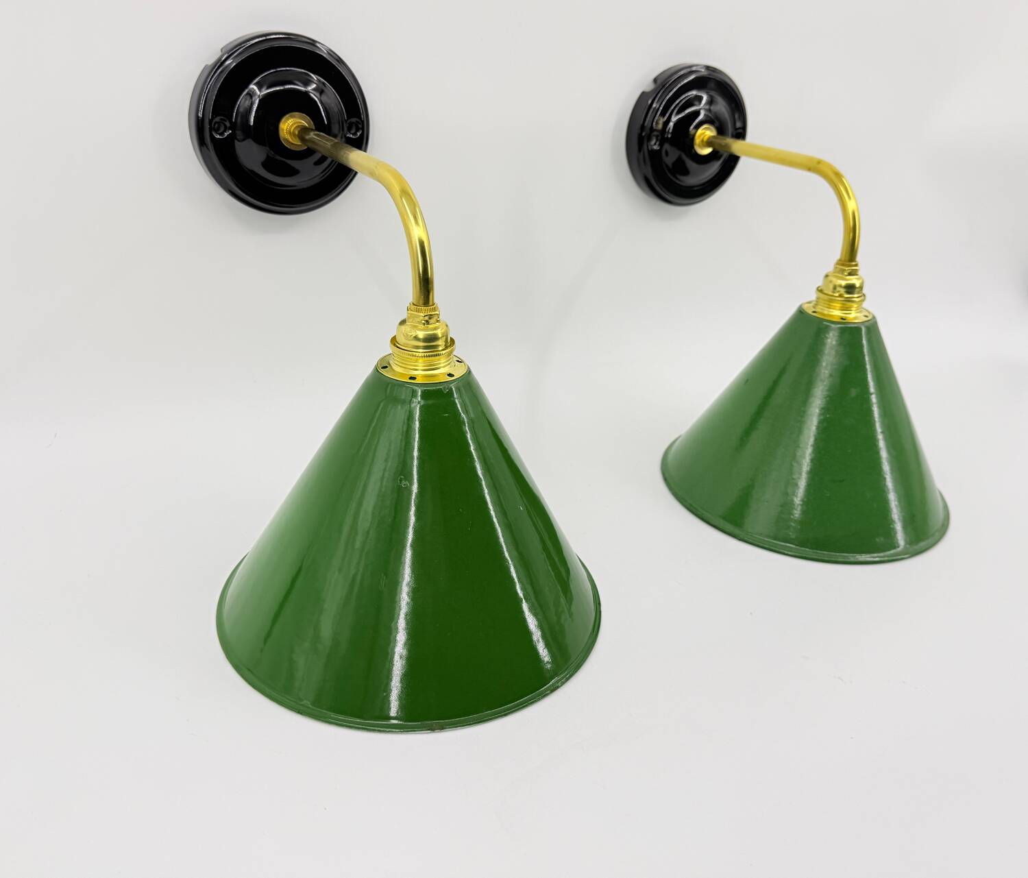 Enamelled sheet metal wall lights