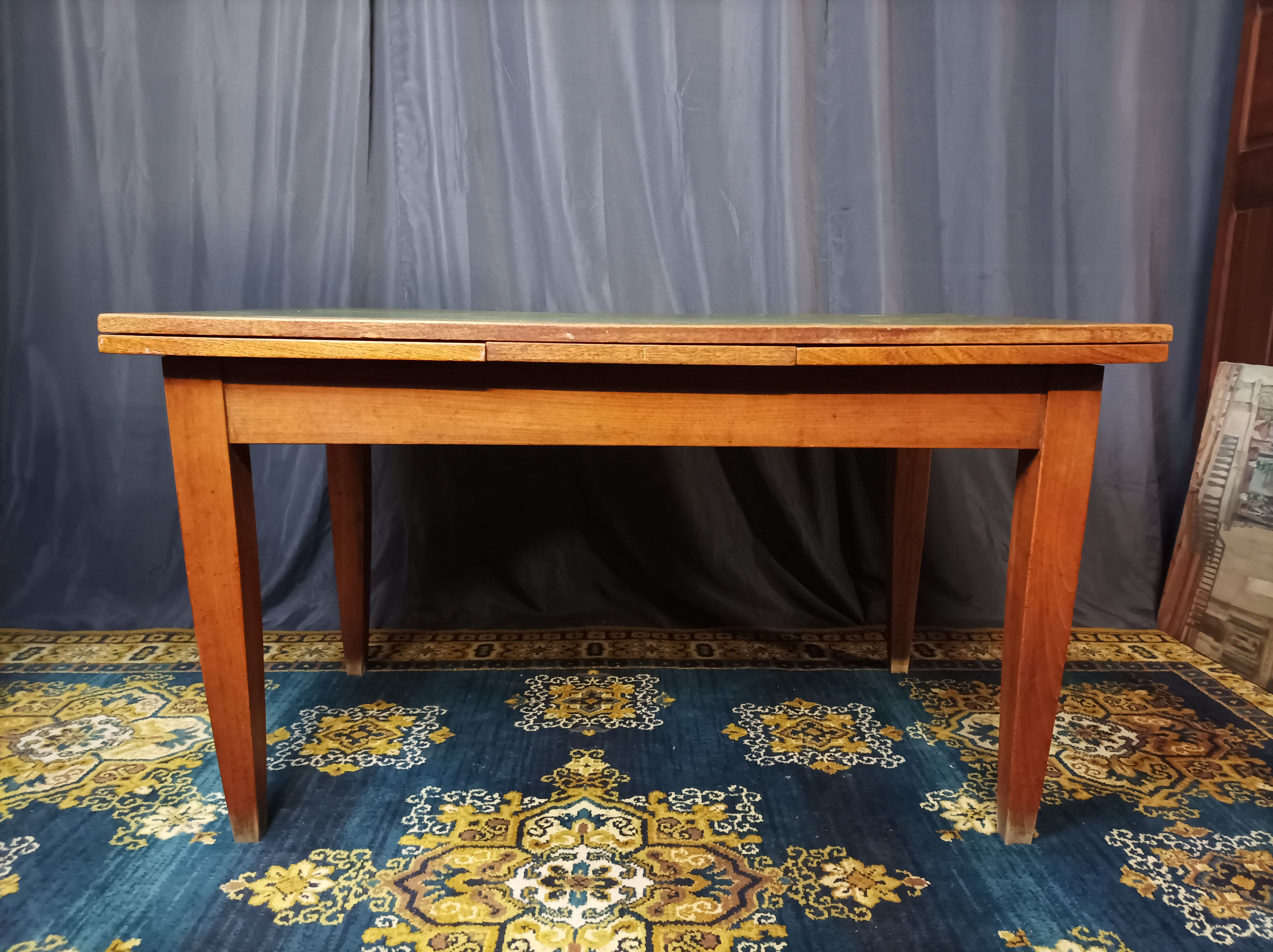 Vintage oak extendable table