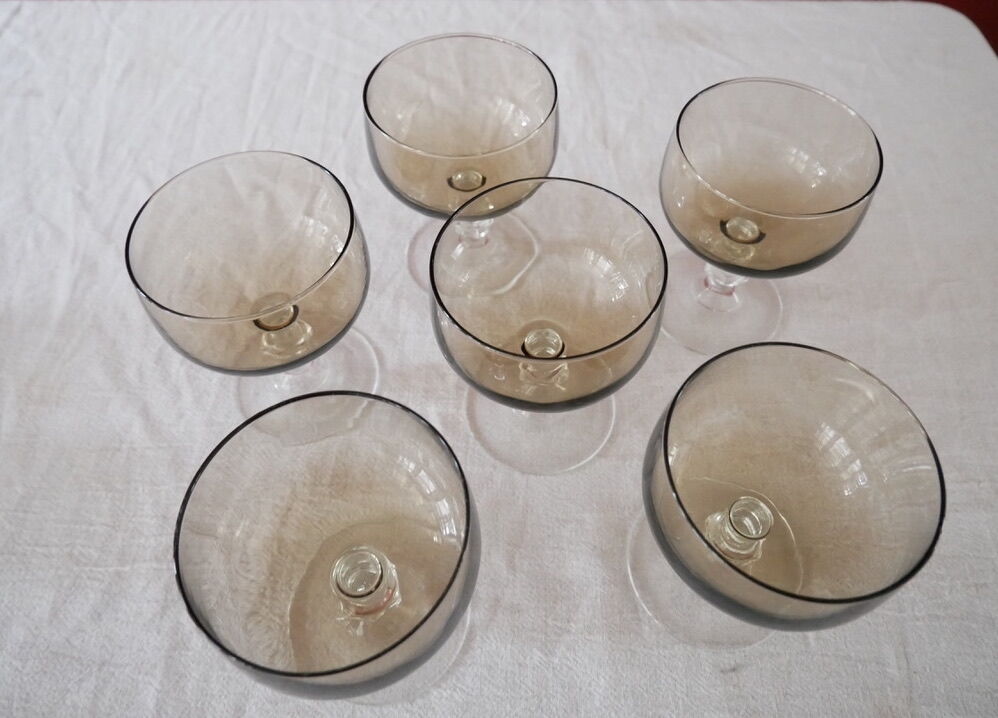 Ensemble de 6 coupes en verre fumé