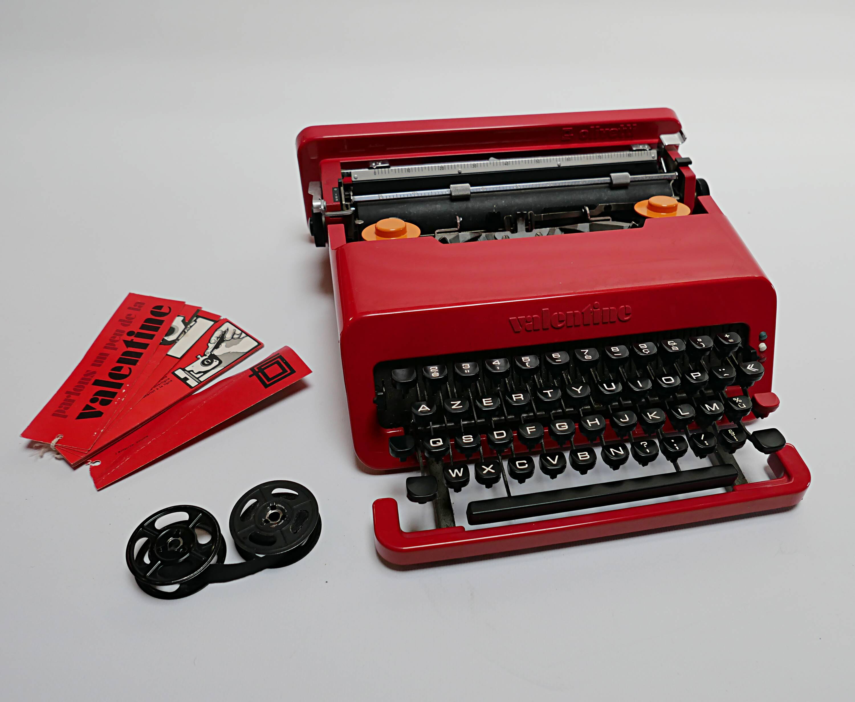 ETTORE SOTTSASS AND PERRY KING Typewriter Valentine Olivetti 1970 1980 came