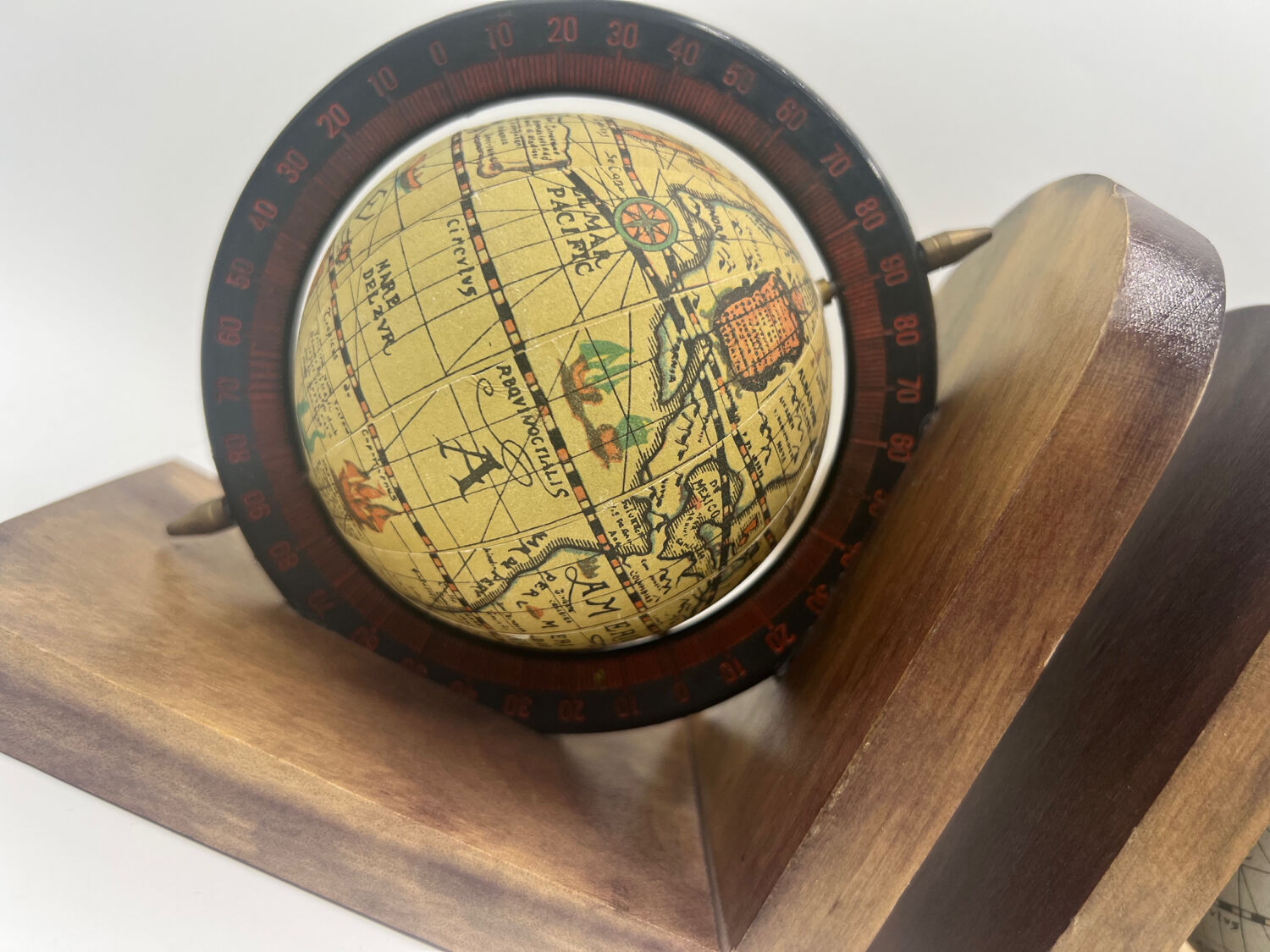 Bookends globe terrestrial