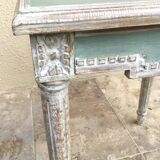 Table d’appoint en bois sculpté et patiné de style Louis XV un tiroir en ceinture