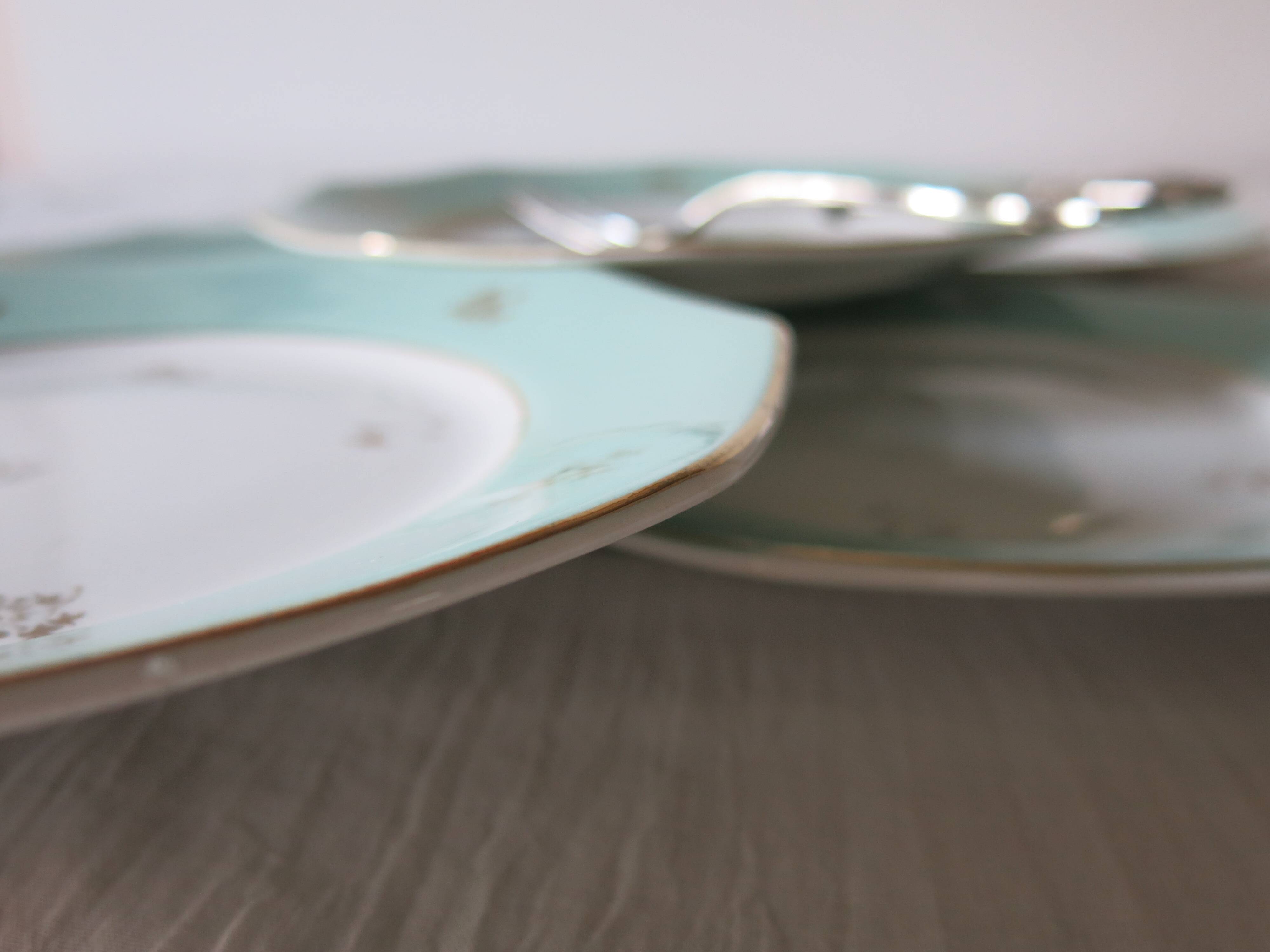 6 flat plates from Moulin des loups in good condition