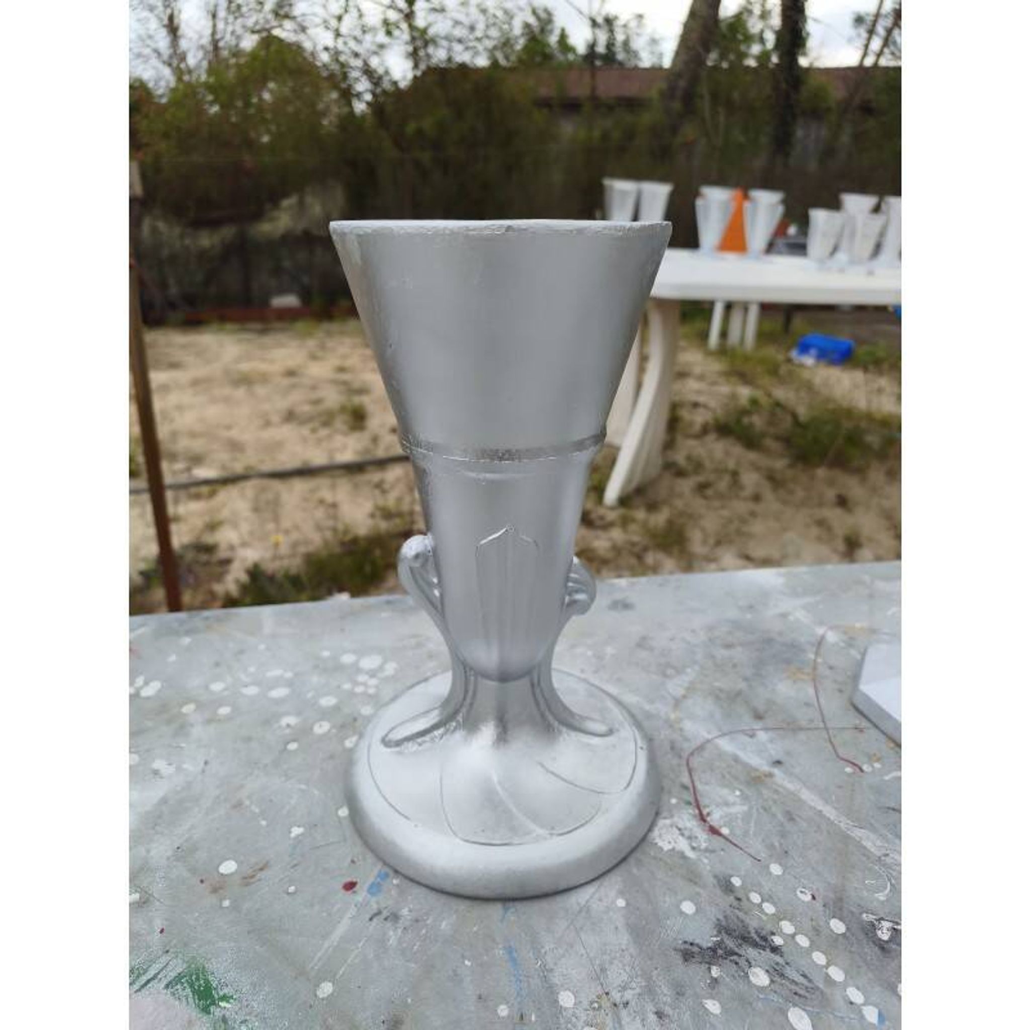 1 lot of aluminium vases from the 1930s