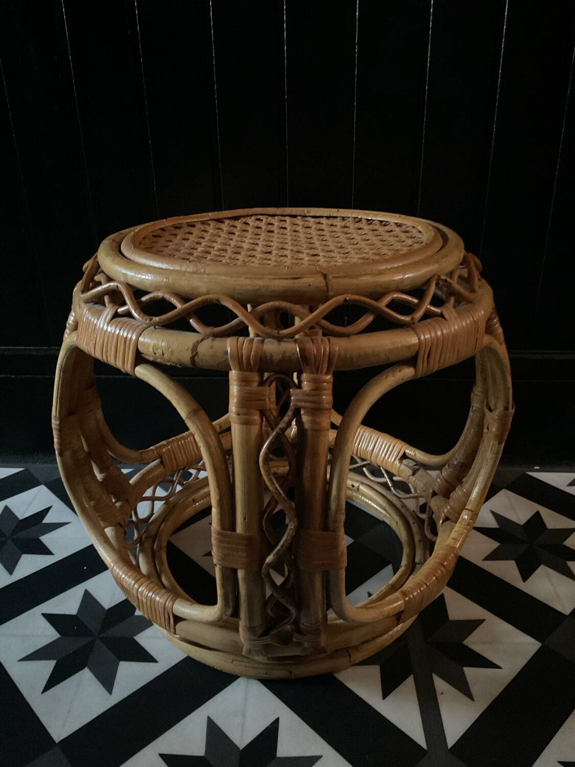 Vintage side table in rattan from the 60s-70s.