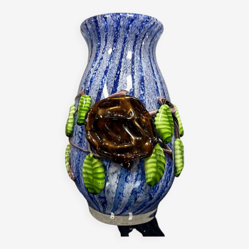 Murano : Spectaculaire Vase en verre polychrome, à décor d’une fleur, de branches, et de feuilles