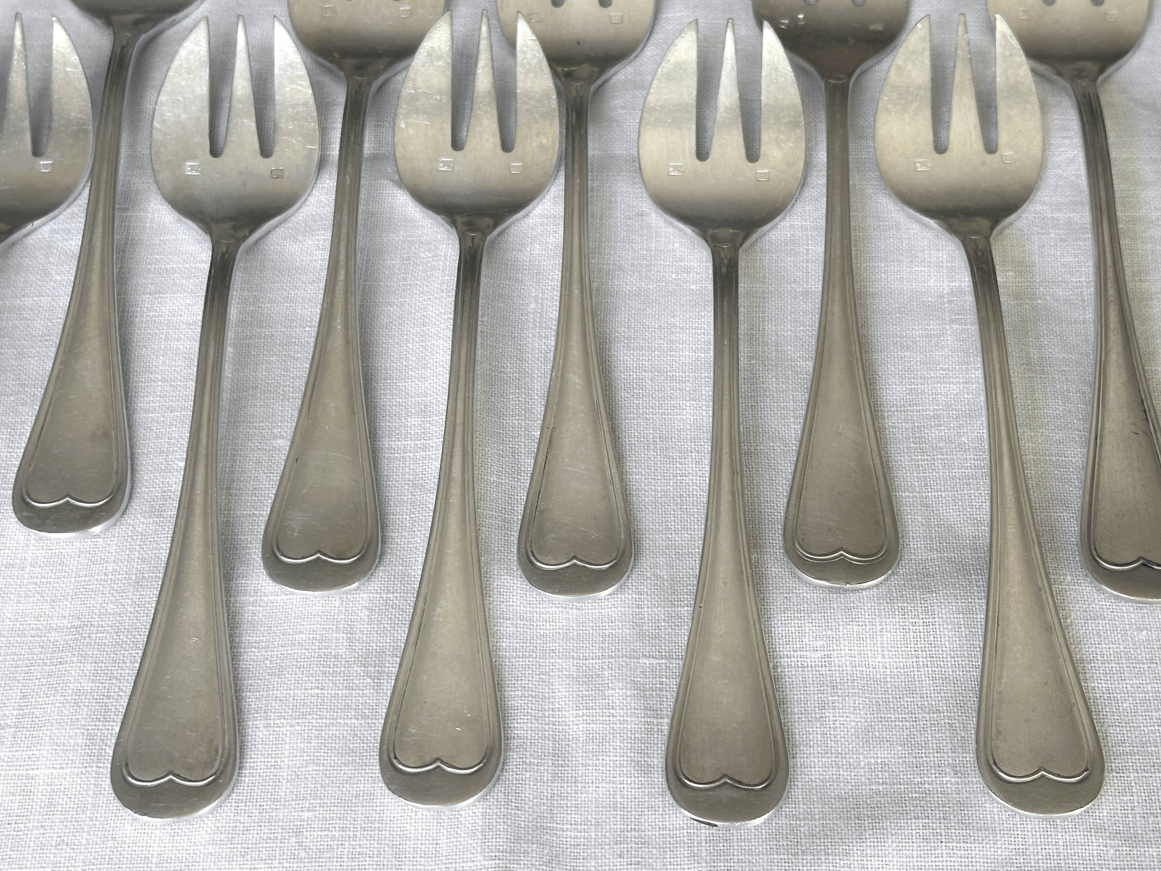12 silver-plated oyster forks model Filet / Chinon