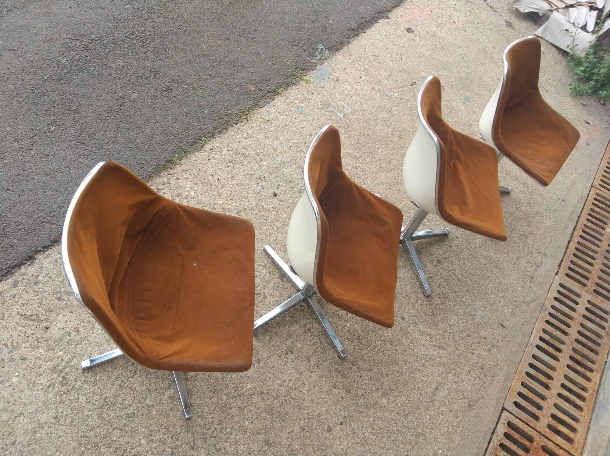 Set of 2 monohull and rotating chairs by Schweitzer for Lafargue S.A dated january 19