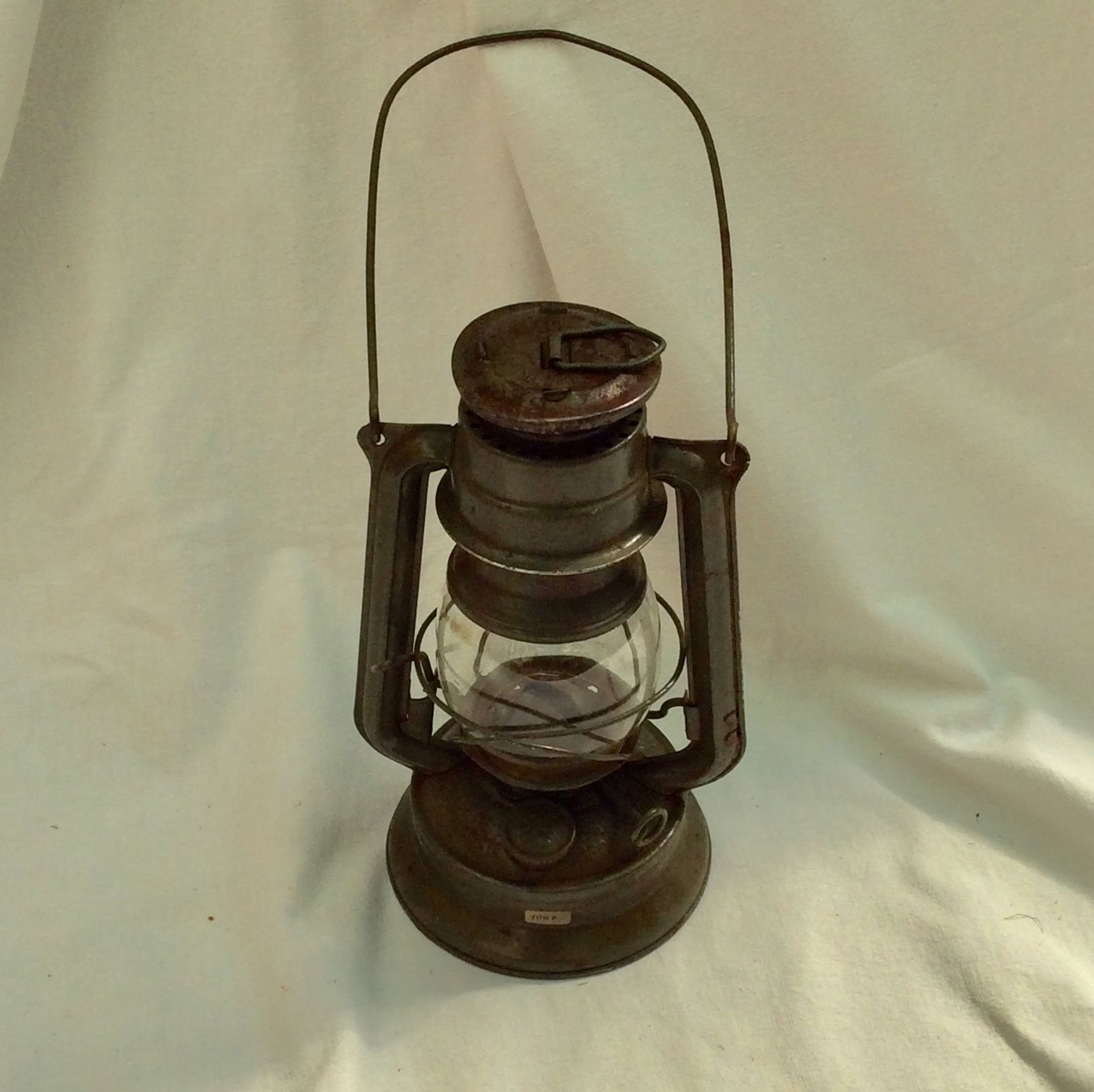Meva N 864 oil storm lamp in aluminum dimension: height -25cm- diameter -13cm-