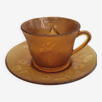 6 tasses et soucoupes en verre ambré