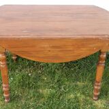 Round table with beech and pine flaps