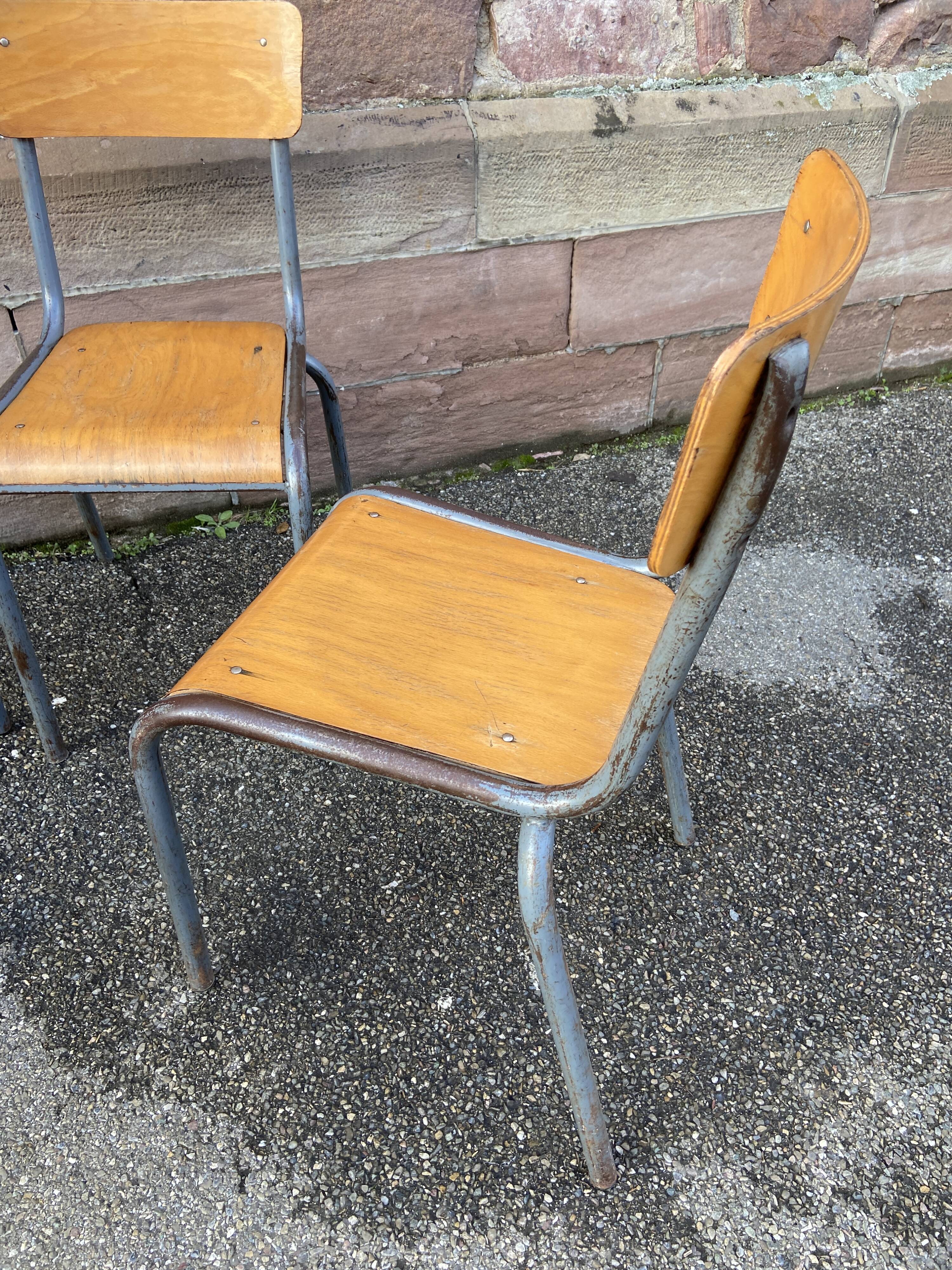 4 chaises d'école Vintage