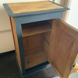 Bedside cabinet storage