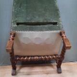 Faiteuil Louis XIII upholstered in part from the 17th century