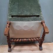 Faiteuil Louis XIII upholstered in part from the 17th century