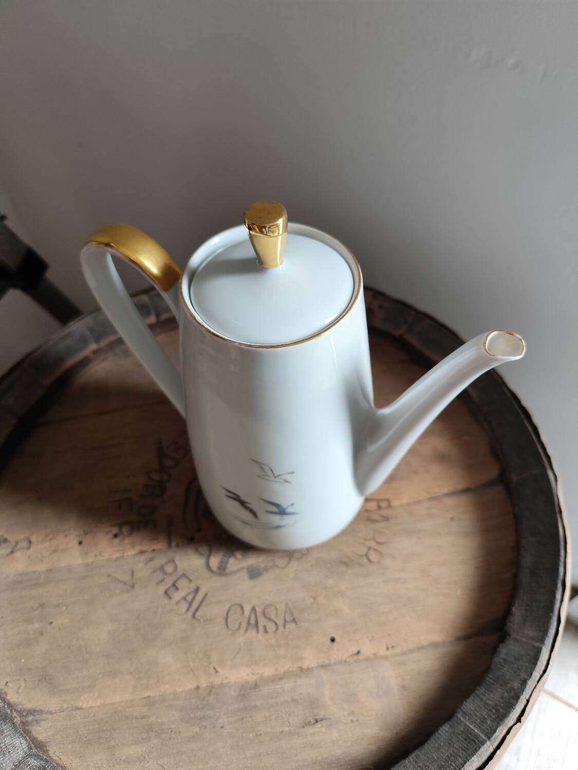 Porcelain coffee pot