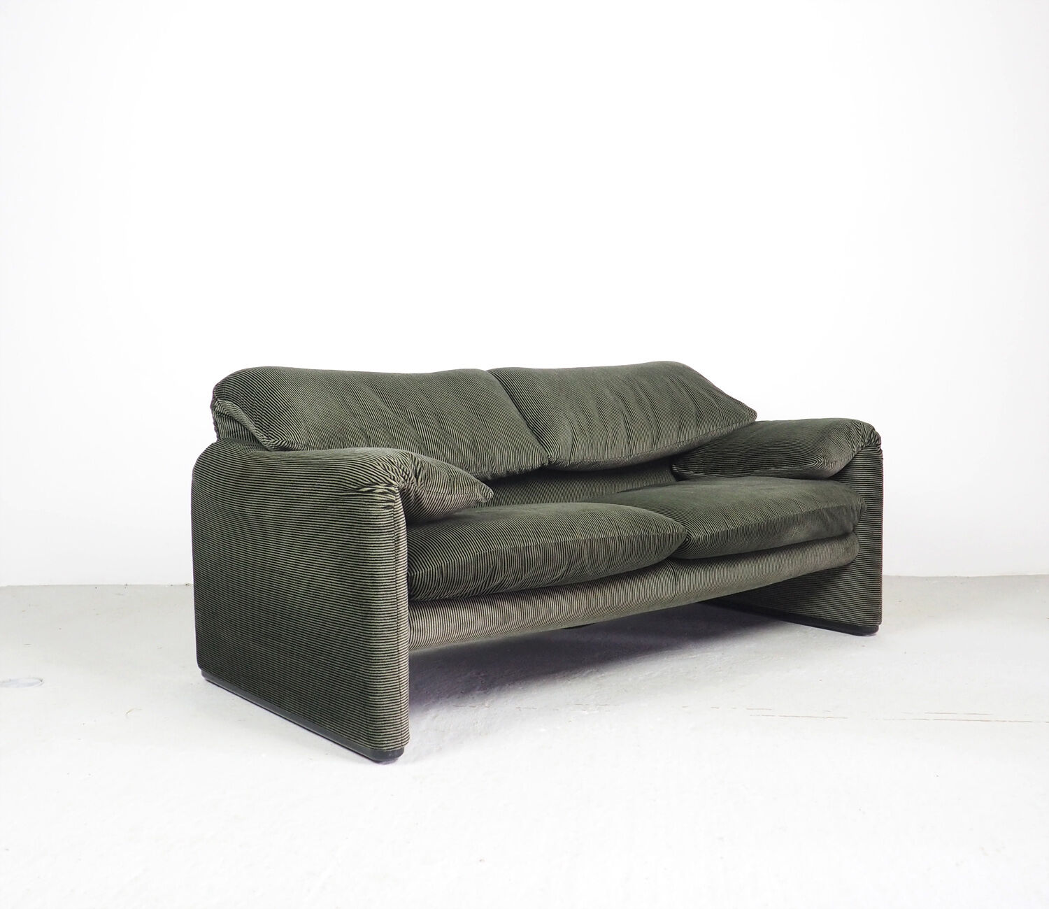 Maralunga 2 seater sofa by Vico Magistretti for Cassina