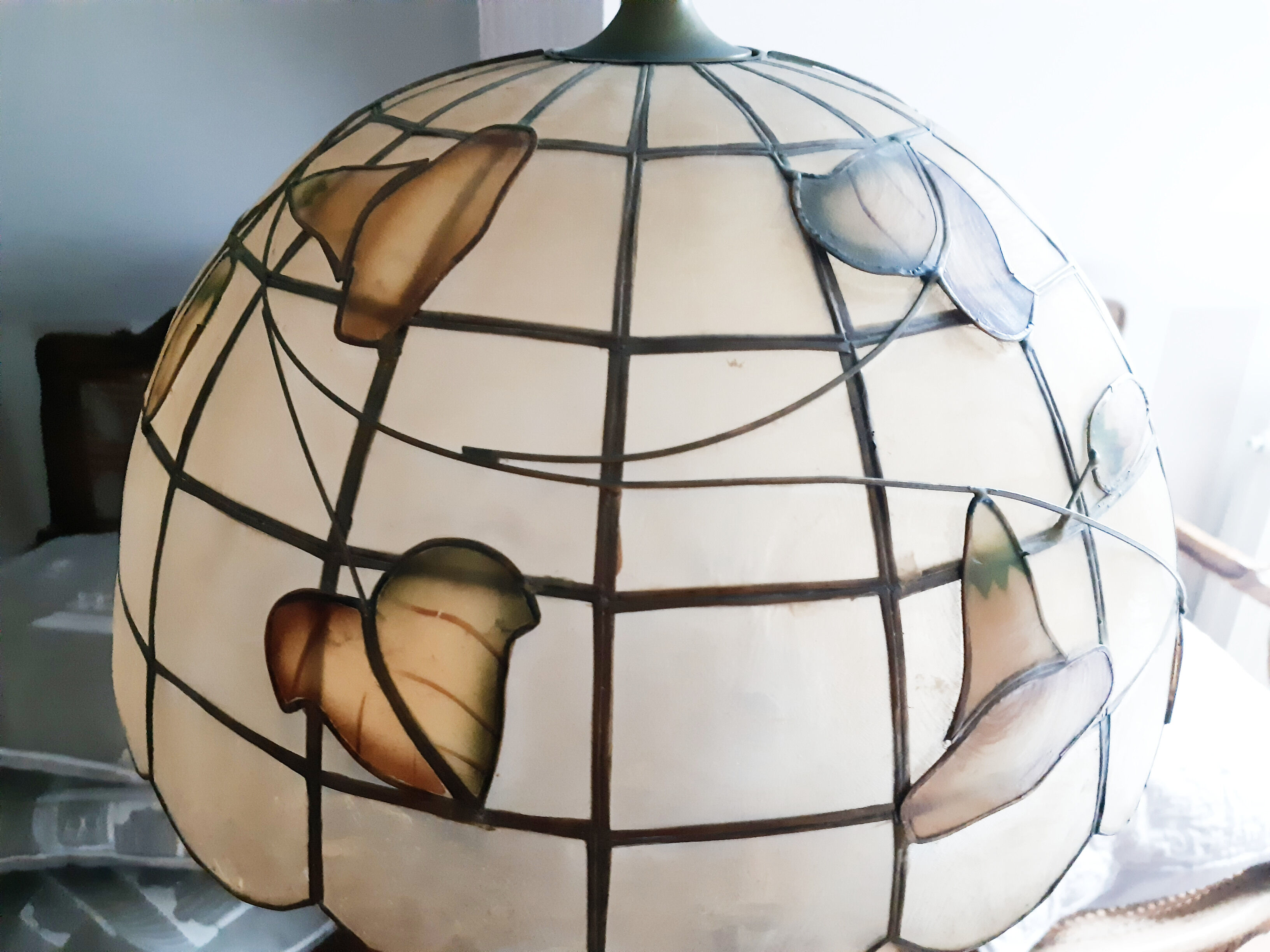 Mother-of-pearl and brass pendant lamp