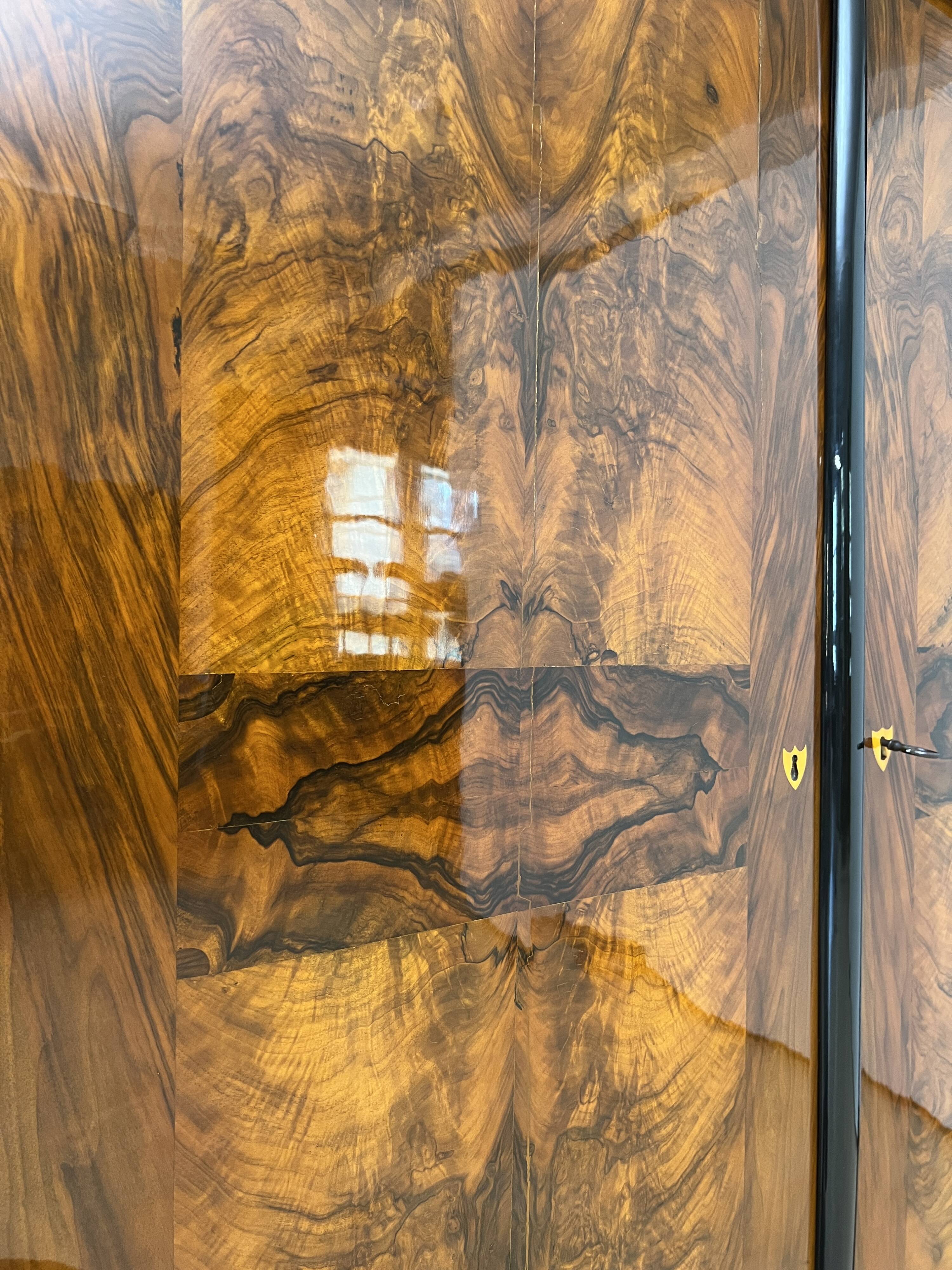 Biedermeier Wardrobe, Walnut Veneer, South Germany circa 1820