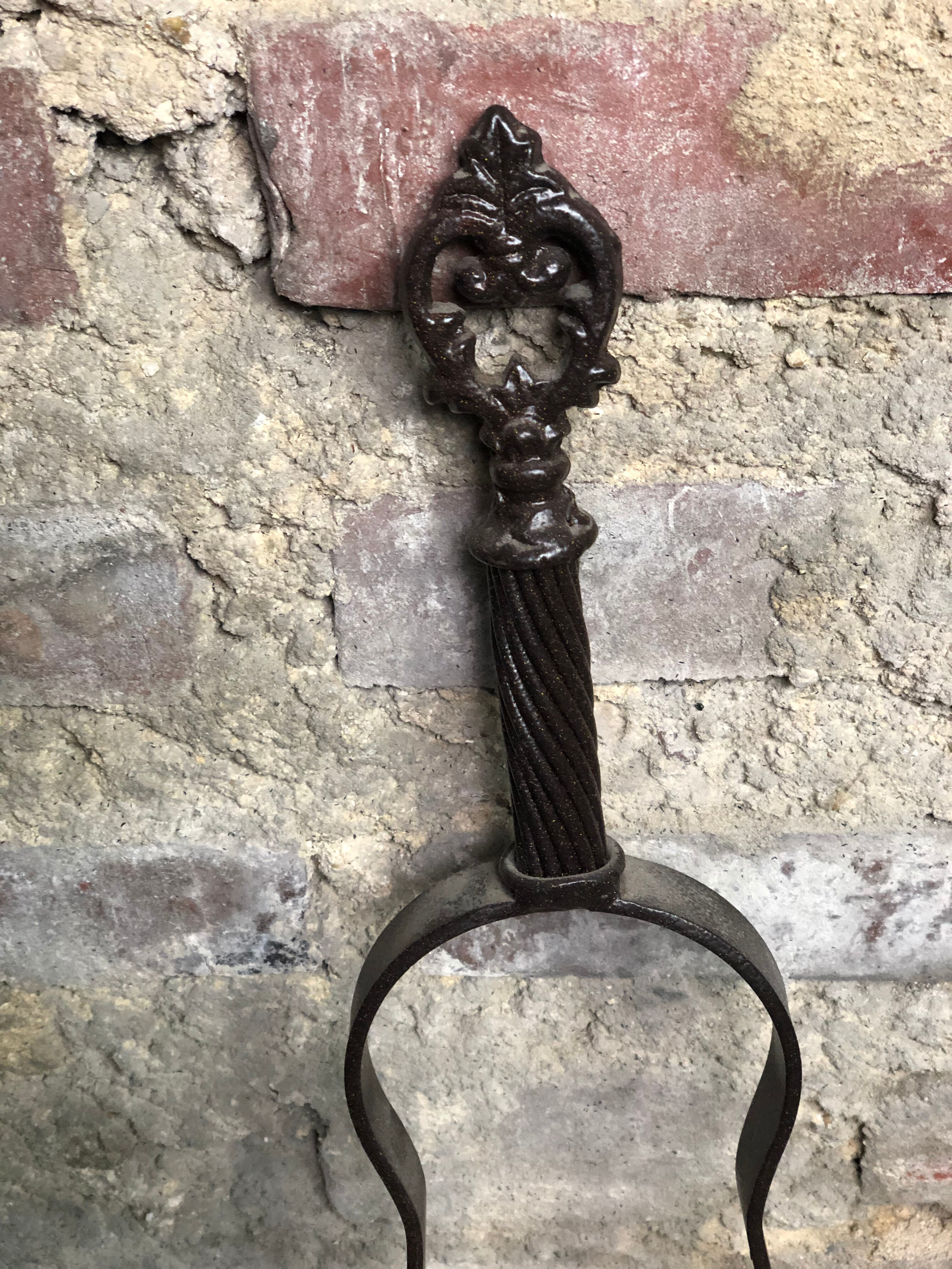 Servant / wrought iron log holder