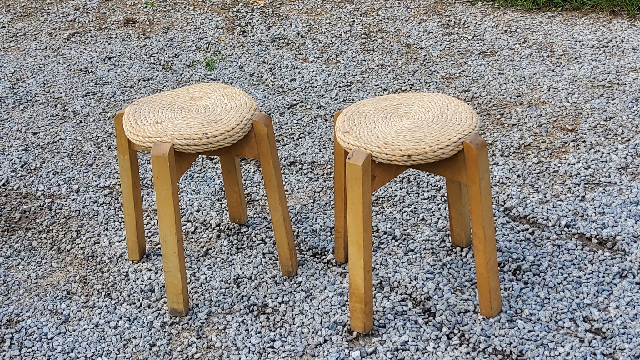 Paire de tabourets scandinaves en bouleau et jonc de mer des années 70/80
