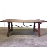 Table basse en noyer et fer forgé du XVIIIe siècle