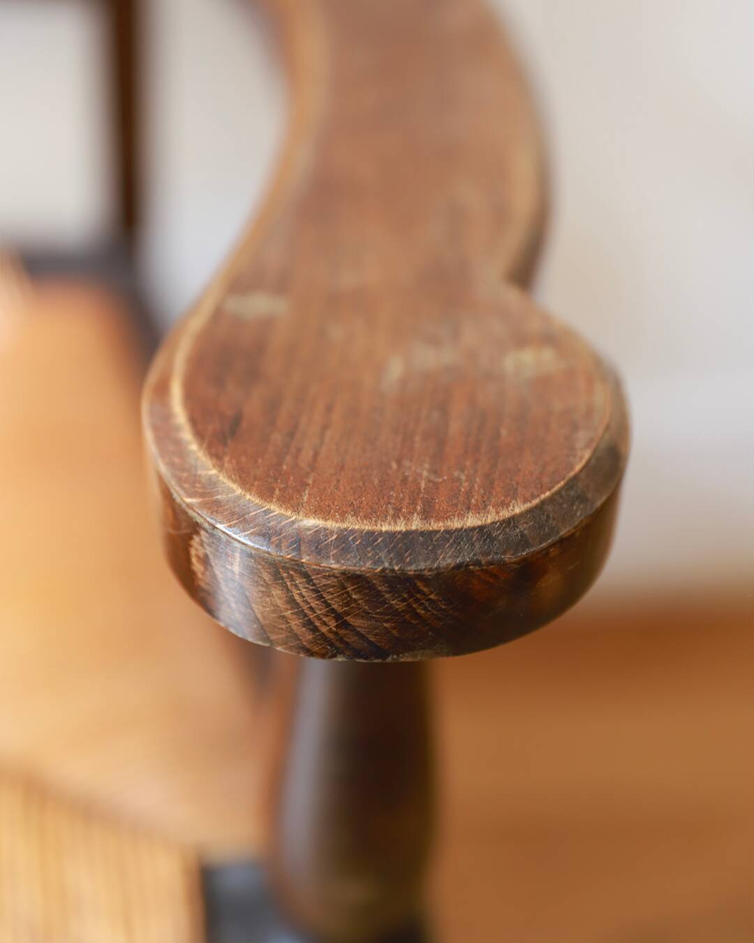 Fauteuil en bois et rotin