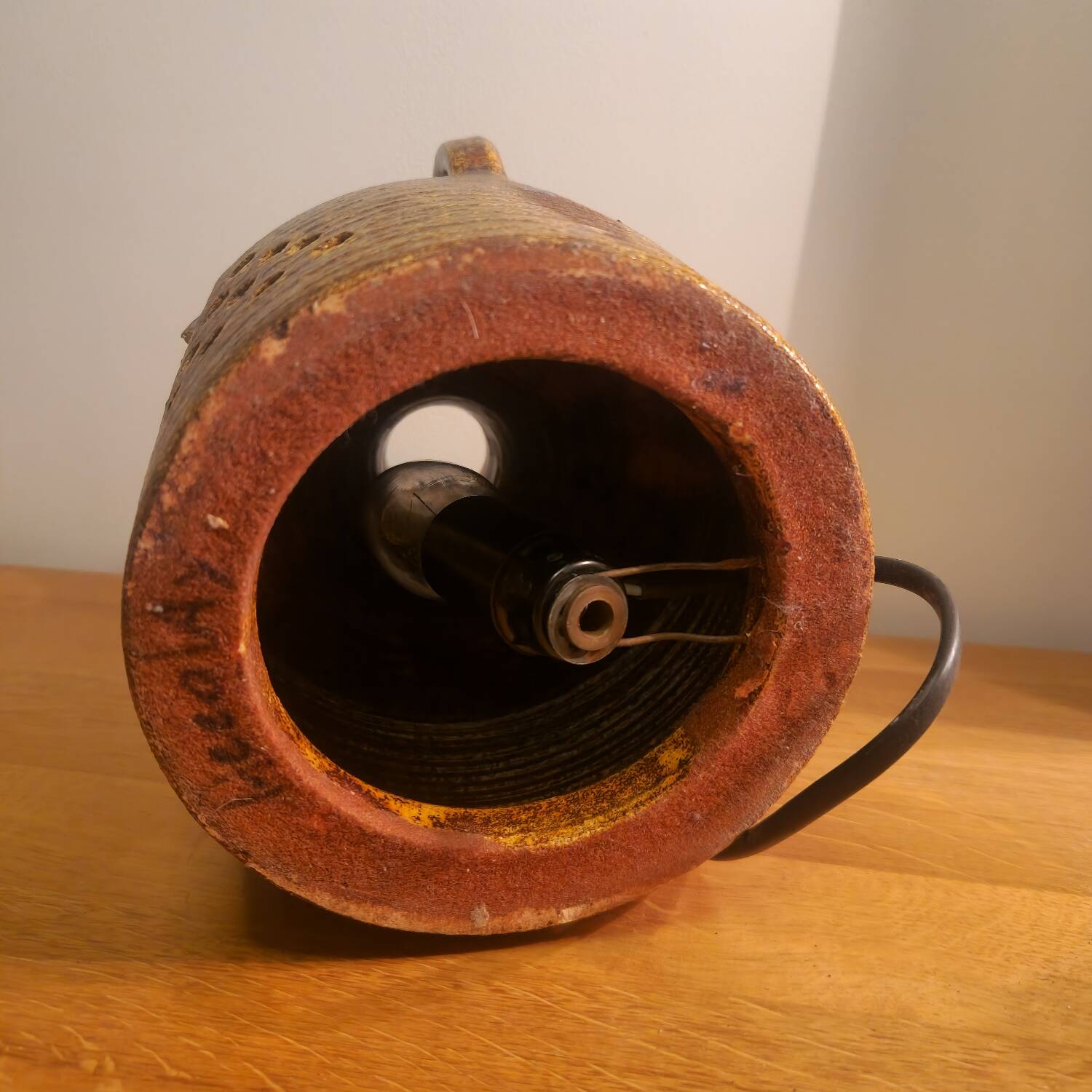 Accolay table lamp in the shape of a jug.