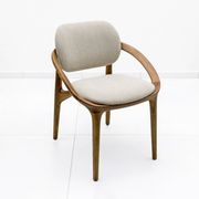 Ensemble de six chaises de salle à manger contemporaines italiennes avec cadre courbé sculptural.