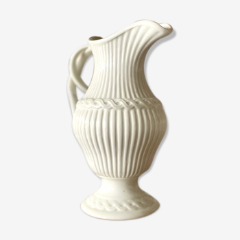 Pitcher Gien in white earthenware