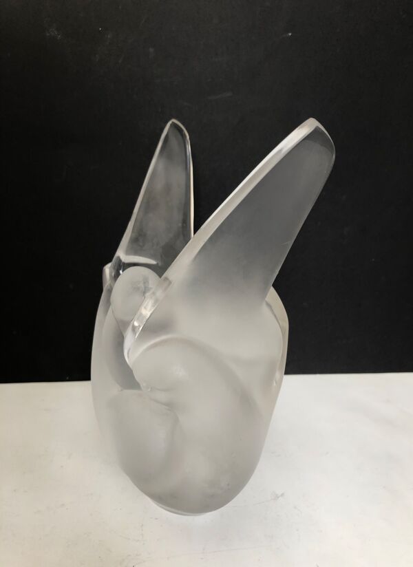 Vase pique fleurs aux colombes Lalique
