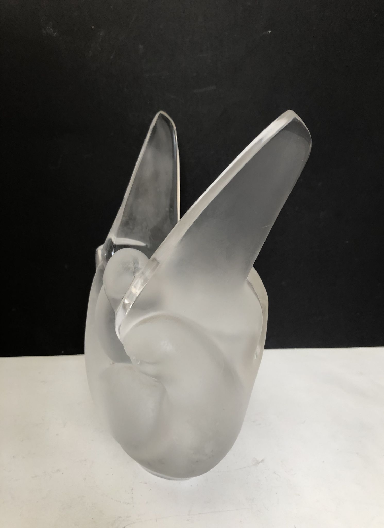 Vase stings flowers with doves Lalique