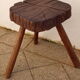 Tabouret tripode brutaliste